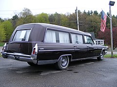 https://upload.wikimedia.org/wikipedia/commons/thumb/5/58/Buick_Flxible_Hearse.jpg/240px-Buick_Flxible_Hearse.jpg