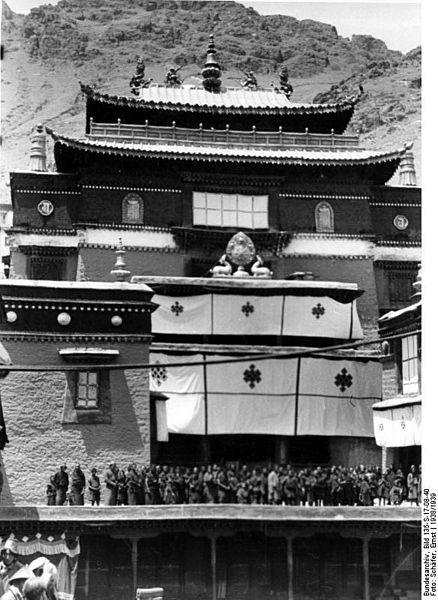 Tashilhunpo Monastery, 1938 Tibet expedition photograph by Ernst Schäfer in German Federal Archives.