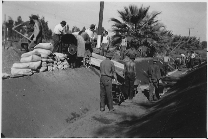 File:CCC Camp BR-78 Orland Project, California, "Concrete lining operations on Lateral 132." - NARA - 293573.jpg