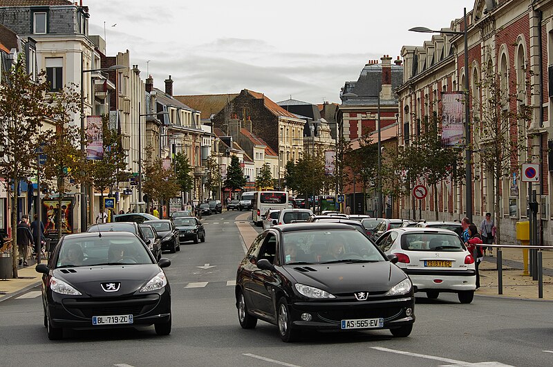 File:Calais, rue Royale (France, August 2011).jpg