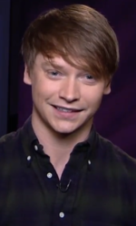 Gambar mini seharga Calum Worthy