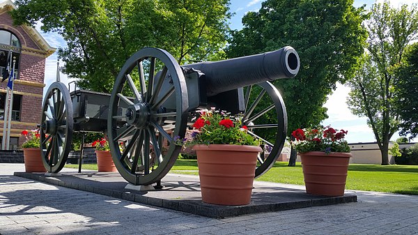 Image: Canon monument, Rock County Courthouse, Luverne, MN