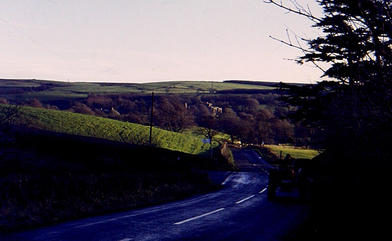 File:Capernwray Hall from Borwick railway bridge - geograph.org.uk - 5486997.jpg