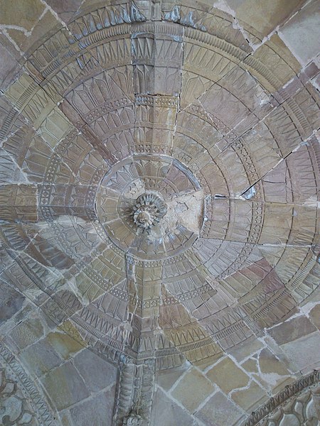 File:Carvings on roof of man mandir.jpg