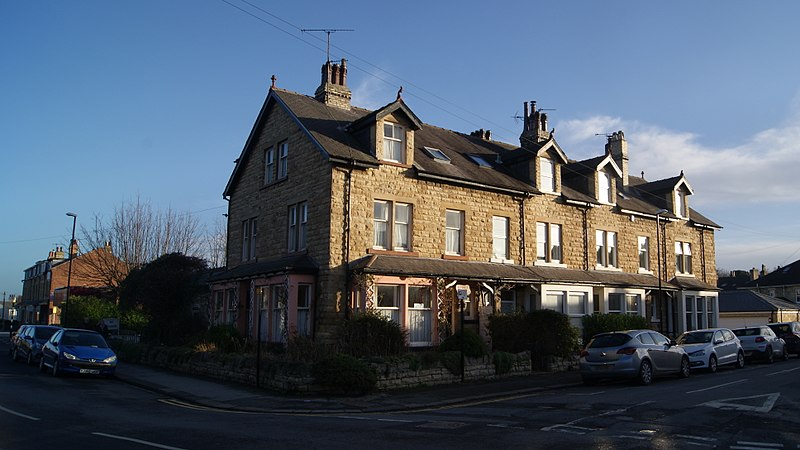 File:Caxton Street seen from Crossley Street, Wetherby (31st December 2017).jpg