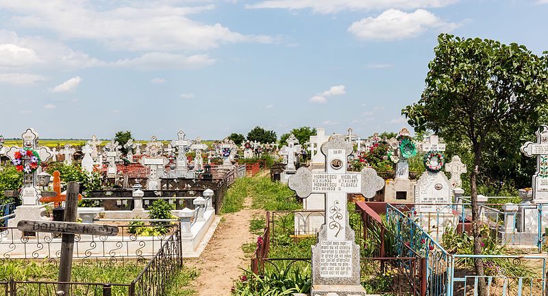 File:Cementerio, Galbinasi, Rumanía, 2016-05-29, DD 09.jpg