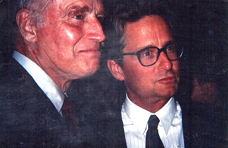 File:Charlton Heston & Michael Douglas at Producers Guild of America Awards.jpg