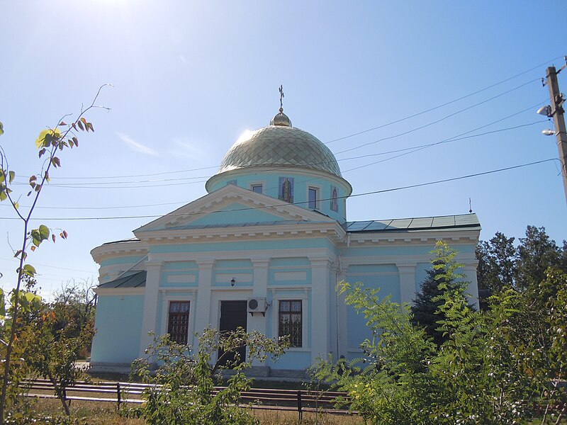 File:Church in Usatove2.jpg