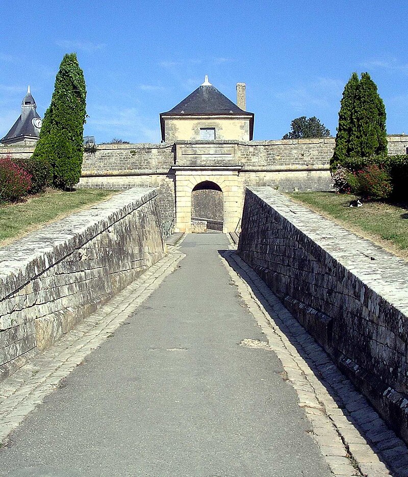 Citadelle de Blaye - Gironde 800px-Cit_Blaye_porte_Dauphine_1