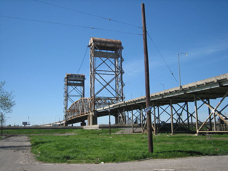 File:ClaiborneBridgeFromLow9th.jpg