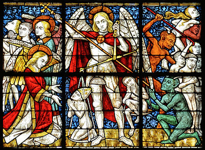 La pesée des âmes par l'archange Michel, détail des grandes verrières du Jugement dernier (XVe siècle) situées dans le transept sud de la Cathédrale Notre-Dame de Coutances, Manche.