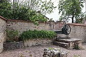 Fontaine-lavoir du bourg.