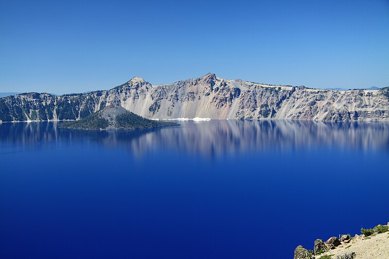 File:Crater Lake in Oregon in 2011 (5).JPG