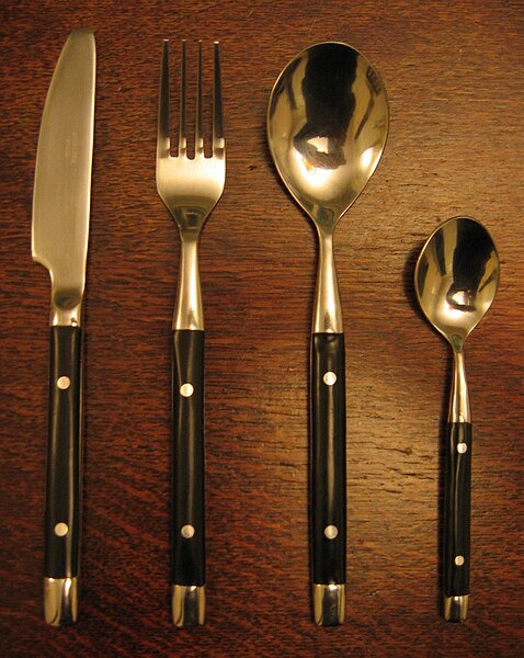 https://upload.wikimedia.org/wikipedia/commons/thumb/5/58/Cutlery4pcs.jpg/478px-Cutlery4pcs.jpg