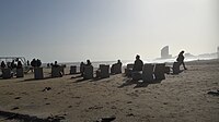 El dia després del temporal Glòria les destrosses eren notables i el mar s'havia endut bona part de la platja, però feia bon temps i les onades eren espectaculars.