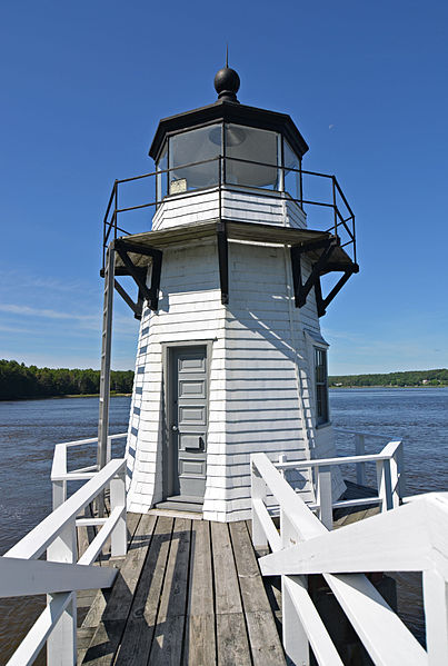 File:Doubling Point Lighthouse Close 1.JPG