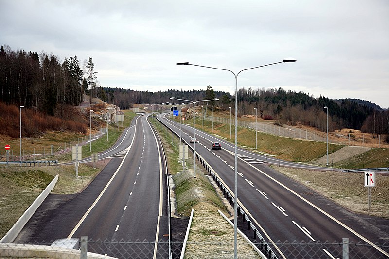 File:E18 Vestfold Undrumsdal.jpg