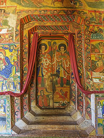 位处巴赫达尔附近的乌拉·基达奈·马哈雷特修道院一道绘有画像的门。