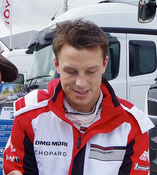 Earl Bamber Driver of Porsche LMP Team's Porsche 919 Hybrid (34227025126) (cropped)