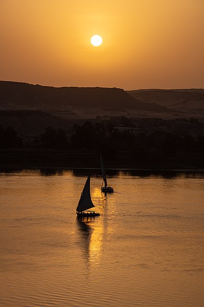 File:El Nilo a su paso por Asuán, Egipto, 2022-04-01, DD 178-180 HDR.jpg