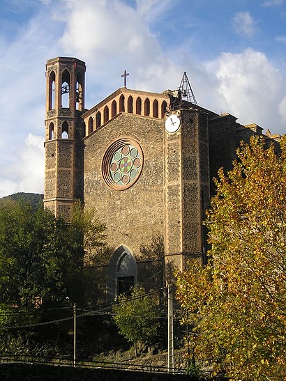 How to get to Sant Joan Les Fonts with public transit - About the place