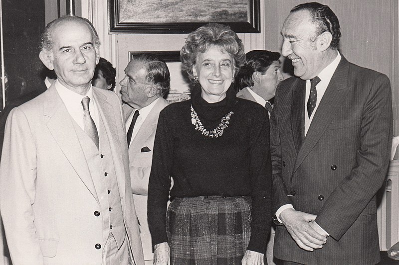 File:Eugenio Cruz Vargas en exposicion 1986.jpg