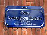 Cours Monseigneur-Roméro à Évry-Courcouronnes (Essonne, France)