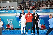 Deutsch: Fechten bei den Olympischen Jugend-Sommerspielen 2018: Tag 1, 7. Oktober 2018, Jungen, Säbel, Siegerehrung - Gold: Krisztián Rabb (HUN), Silber: Hyun Jun (KOR), Bronze: Mazen Elaraby (EGY); Medaillen überreicht durch IOC-Mitglied Britta Heidemann, Maskottchen überreicht durch FIE-Generalsekretär Emmanuel Katsiadakis English: Fencing at the 2018 Summer Youth Olympics at 7 October 2018 – Boys' sabre Medal ceremony – Gold: Krisztián Rabb (HUN), Silver: Hyun Jun (KOR), Bronze: Mazen Elaraby (EGY); Medal presenter: IOC member Britta Heidemann, Mascot presenter: FIE Secretary General Emmanuel Katsiadakis