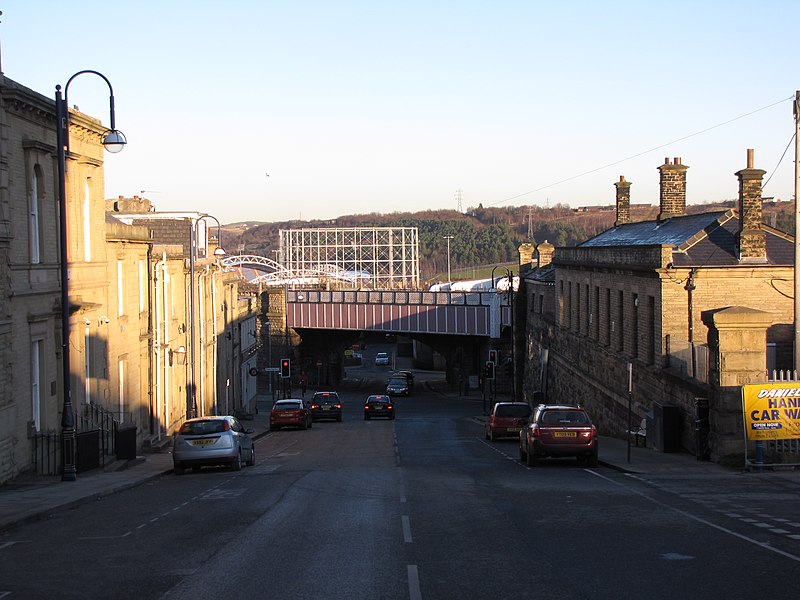 File:Fitzwilliam St. looking W towards Huddersfield Viaduct - panoramio.jpg