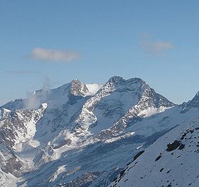 Fletschhorn (solda) ve Lagginhorn'un (sağda) görünümü