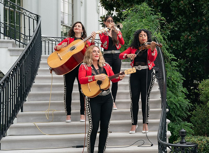 File:Flor de Toloache at the White House (cropped).jpg