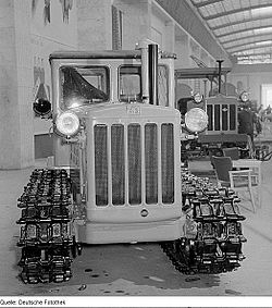 Fotothek df roe-neg 0006713 003 Soviet tracked vehicle at the Leipzig Autumn Fair 1954 (cropped) .jpg