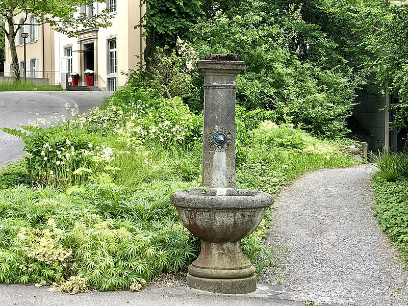 File:Fountain EPI Zentrum.jpg