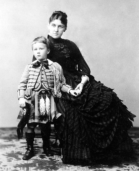 File:Franklin Delano Roosevelt with his mother Sara, 1887.jpg