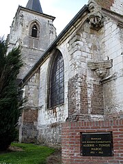 Estela de Franleu (veteranos) atrás da igreja 1.jpg