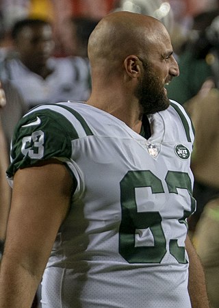 <span class="mw-page-title-main">Gino Gradkowski</span> American football player (born 1988)