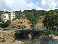   This file was uploaded with Commonist. Deutsch: Gjirokastra - Steinbrücke source name:dscf_F30-2_011609_Gjirokastra_-_Steinbrücke.jpg English: Gjirokastra - stonen bridge