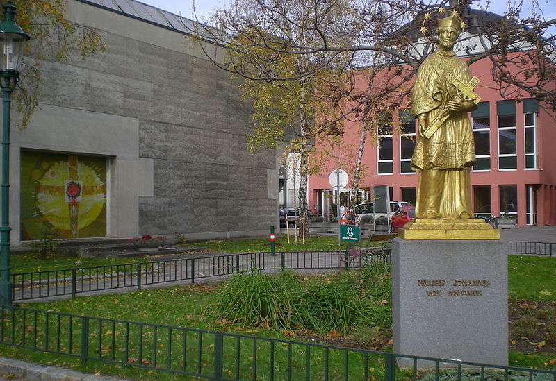 File:GuentherZ 2010-11-13 9649 Wien13 Kardinal-Koenig-Platz Johannes Nepomuk.jpg