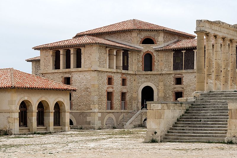 File:Hôpital Caroline, Île Ratonneau.jpg