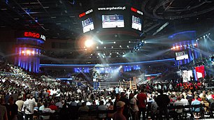 The ring at KSW 14. Hala Gdansk Sopot wnetrze.JPG