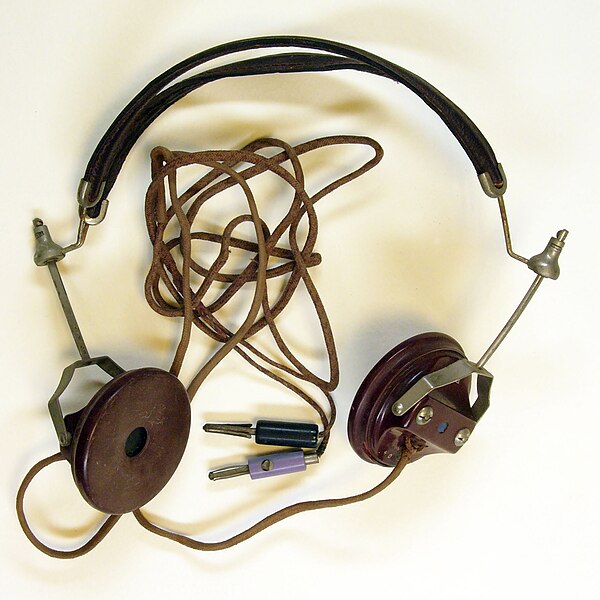 File:Headphone 1920th hg.jpg