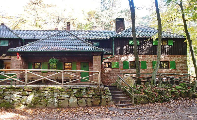 File:Hellerhütte im Naturpark und Biosphärenreservat Pfälzerwald - panoramio.jpg