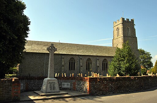 Hemsby, Norfolk, St Mary the Virgin and war memorial