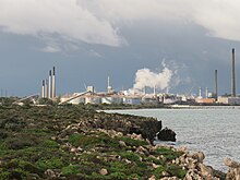 Alumina refinery in Kwinana Henderson Cliffs and Alcoa Kwinana Refinery, June 2022 05.jpg