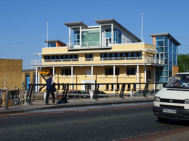 File:Heron House.JPG