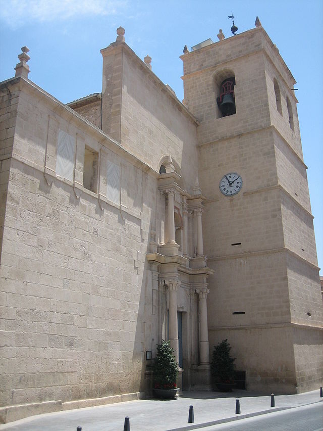 Frontera sudueste y torre d'a ilesia d'o Salvador de Mutxamel