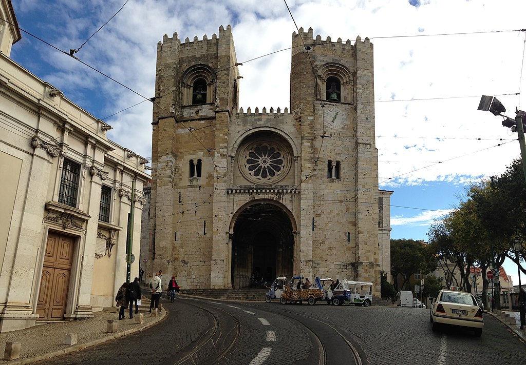 Igreja de Santa Maria Maior - Lisboa - Portugal - panoramio (1).jpg