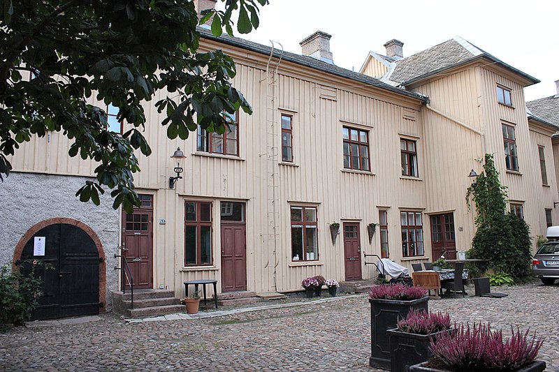 File:Innegården vänster.JPG