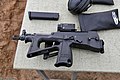 2013年俄罗斯国际军警安防设备展（Interpolitex 2013）上的PP-2000目前生产型号展出枪，9毫米口径冲锋枪，装上最新型折叠式枪托和红点镜