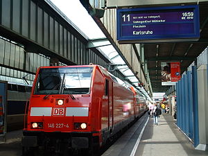 Interregio-Express mit Baureihe 146 und Doppelstockwagen in Stuttgart Hbf